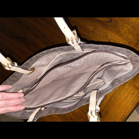 💚EUC Micheal Kors MK Logo Tote Purse - Picture 6 of 12